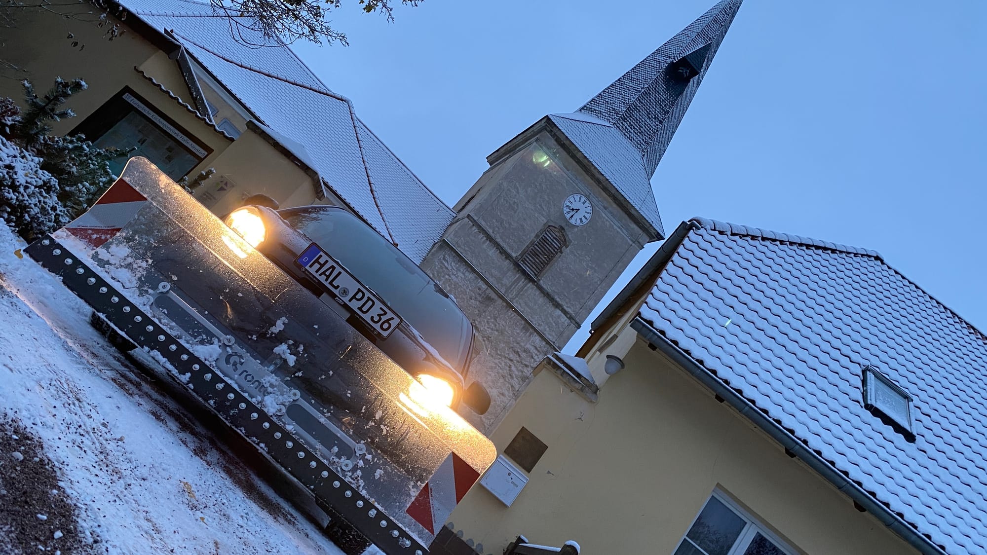Winter service vehicle with snow plough