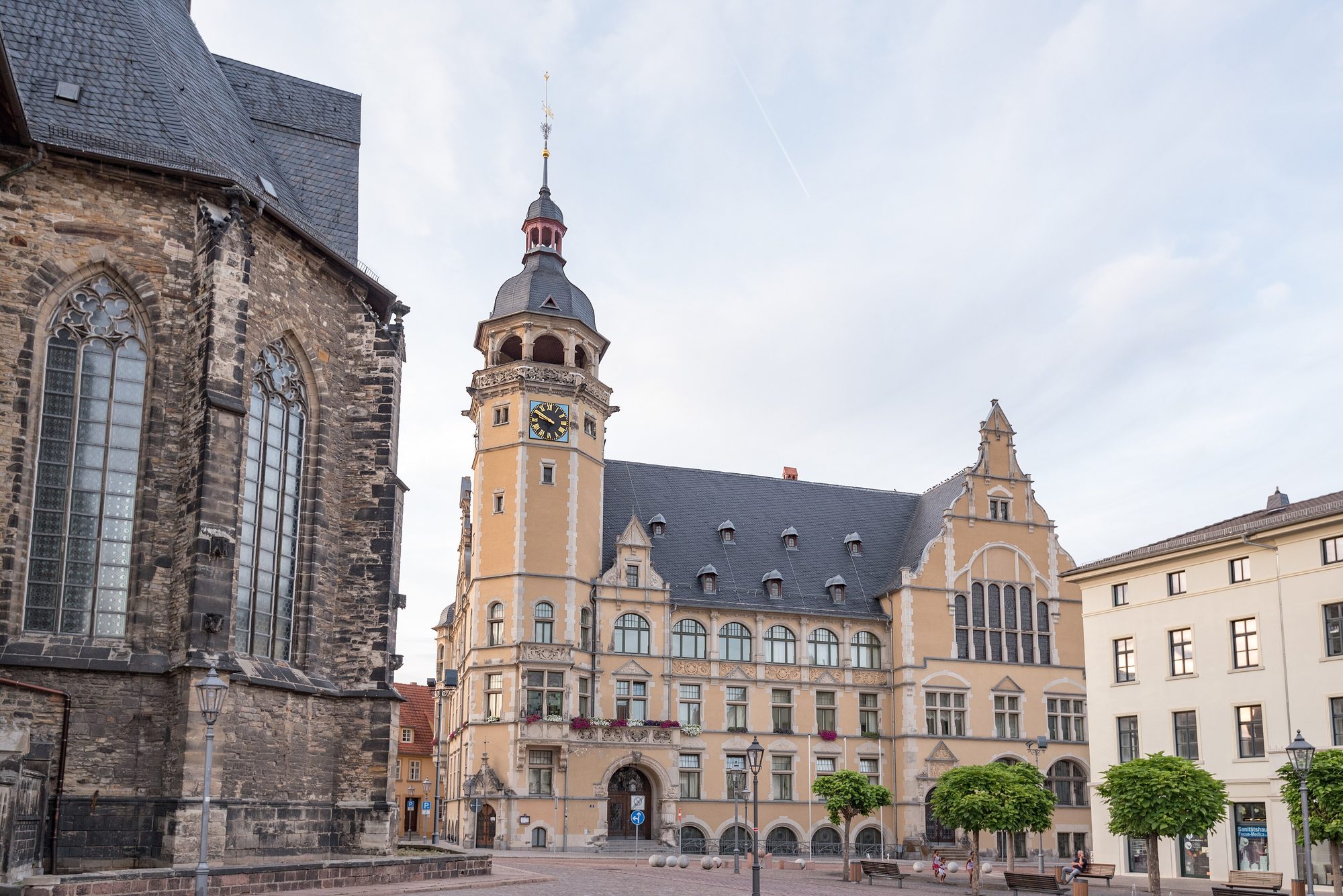 Rathaus und St. Jakob in Köthen